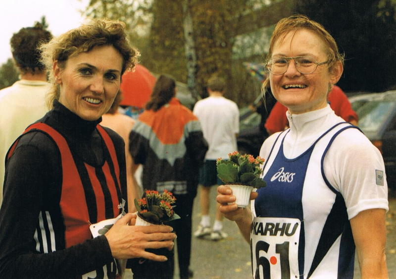 Eine schöne Geste: Blumen für die Finisherinnen